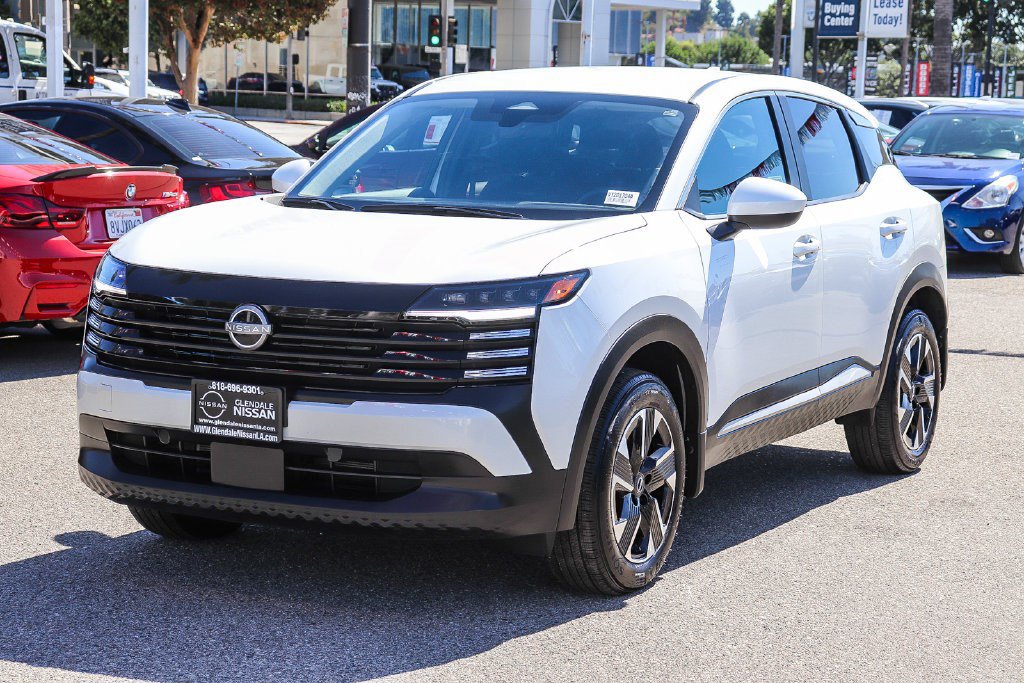 Used 2025 Nissan Kicks SV AWD/4WD image 3