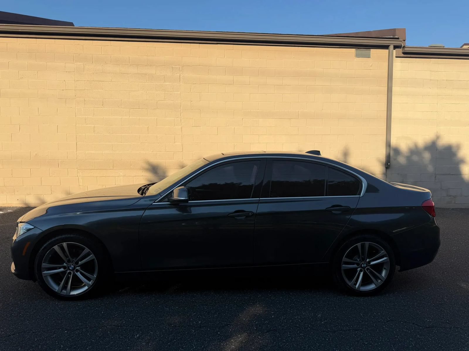 Used 2018 BMW 328d xDrive Sedan w/ Convenience Package AWD/4WD image 4
