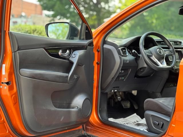 Used 2020 Nissan Rogue Sport SV FWD image 9