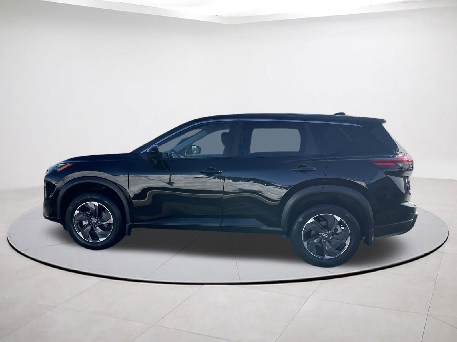 Used 2026 Nissan Rogue SV image 4