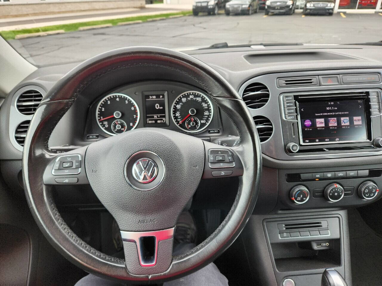 Used 2018 Volkswagen Tiguan Limited w/ Premium Package image 13