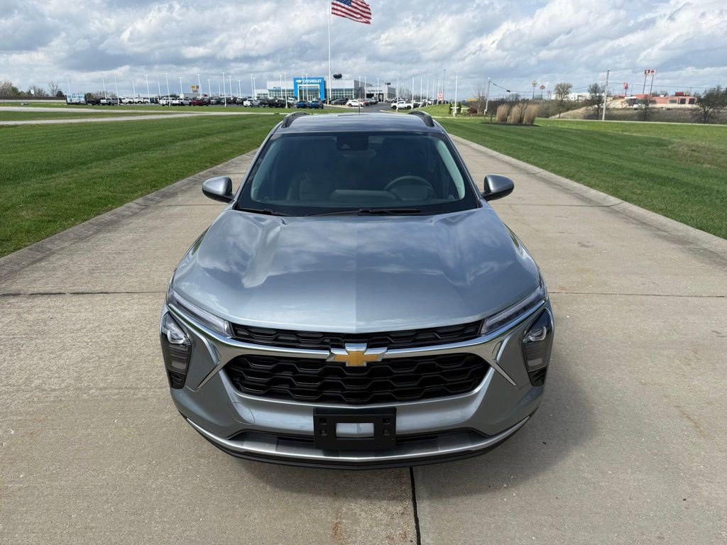 Used 2025 Chevrolet Trax LT image 11