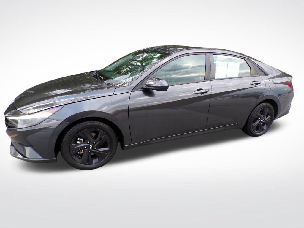 Used 2022 Hyundai Elantra SEL w/ Cargo Package FWD image 3