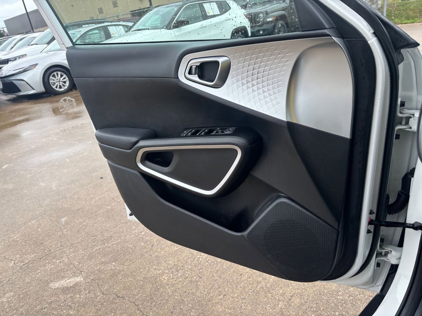 Used 2025 Kia Soul LX w/ LX Technology Package image 18