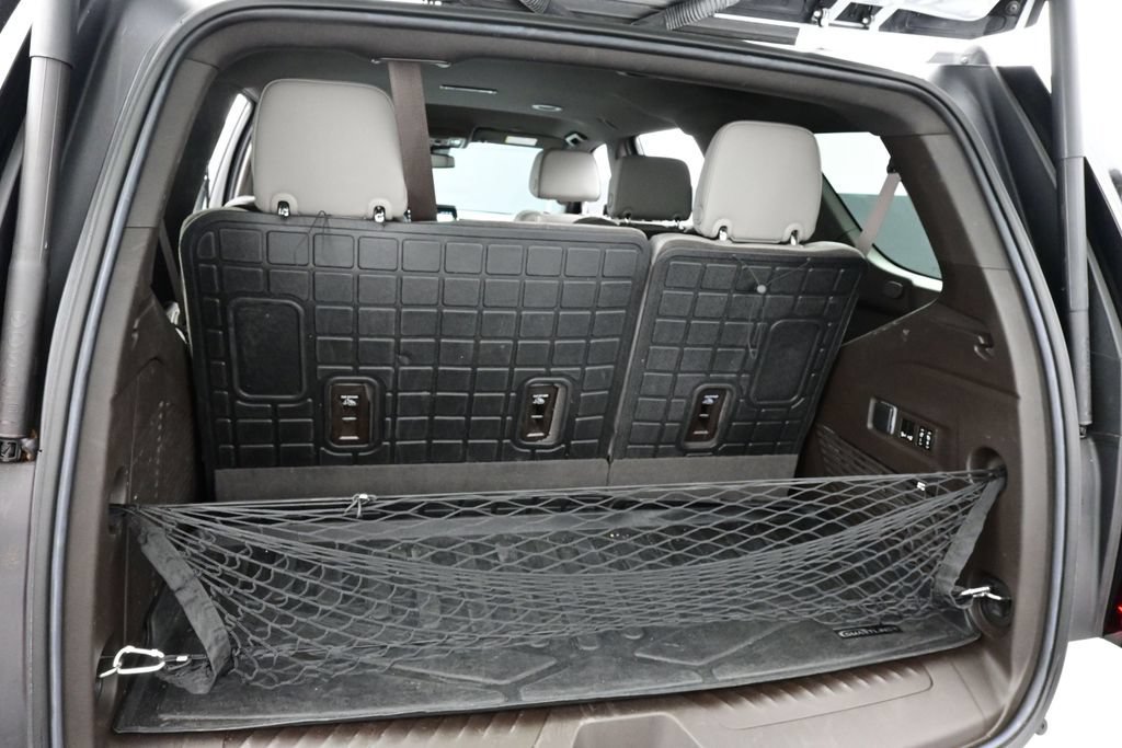 Used 2023 GMC Yukon SLT w/ SLT Luxury Package RWD image 16
