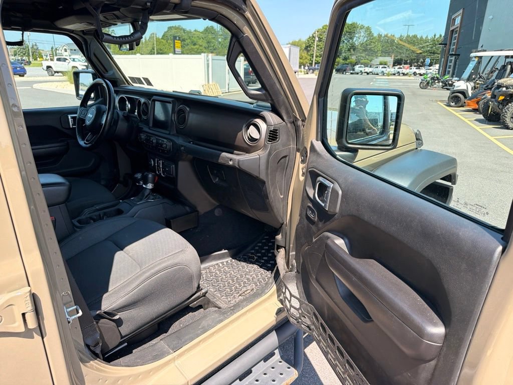 Used 2020 Jeep Gladiator Sport w/ Quick Order Package 24S AWD/4WD image 16