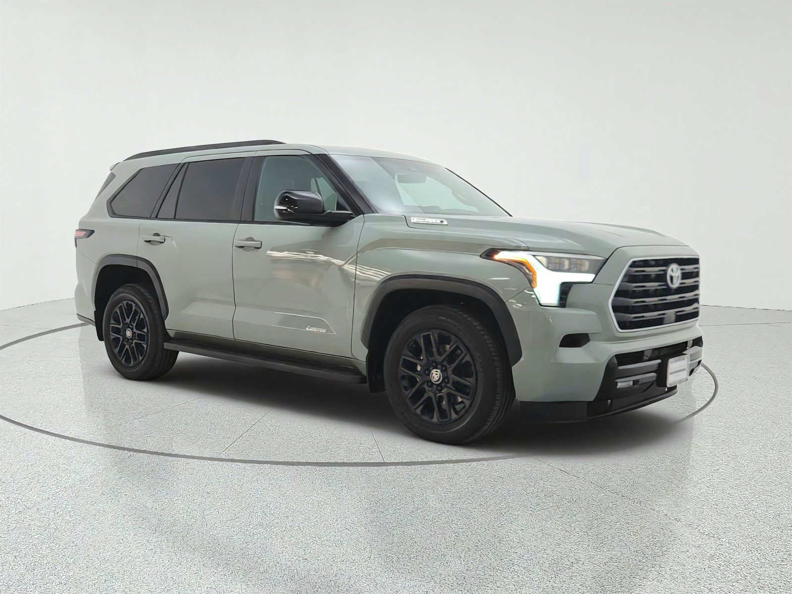 Used 2025 Toyota Sequoia Limited w/ Tow Technology Package AWD/4WD image 3