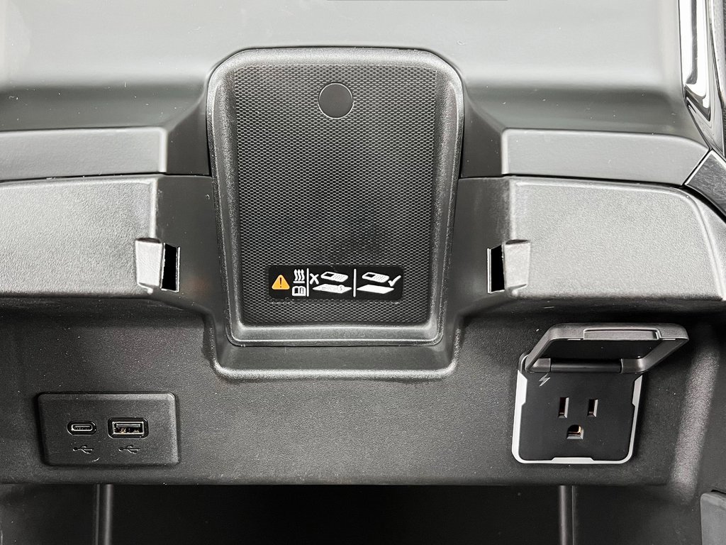 Used 2025 Chevrolet Silverado 2500 ZR2 w/ Technology Package image 28