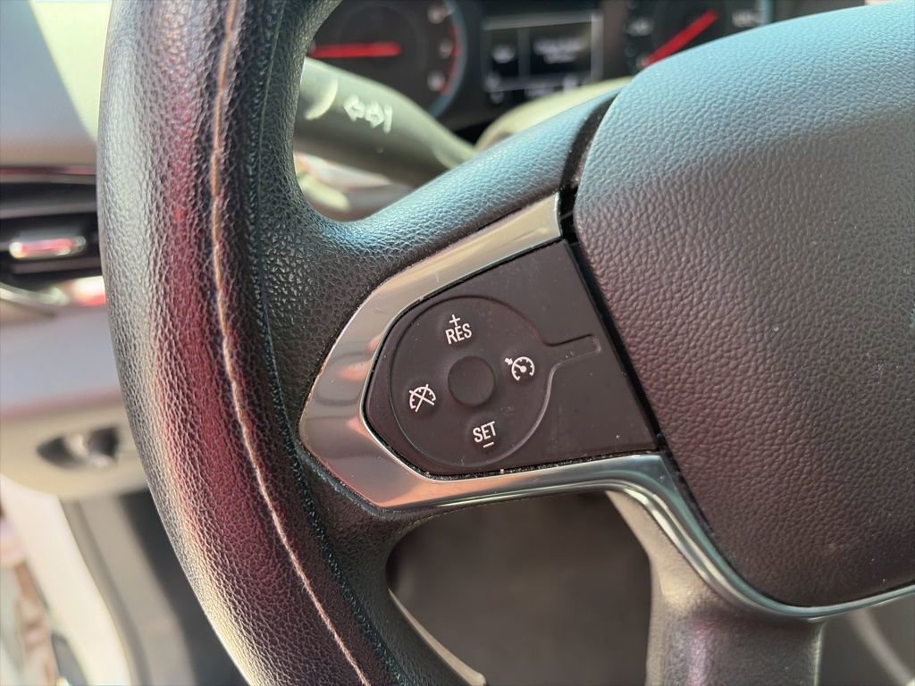 Used 2021 Chevrolet Traverse LS FWD image 16