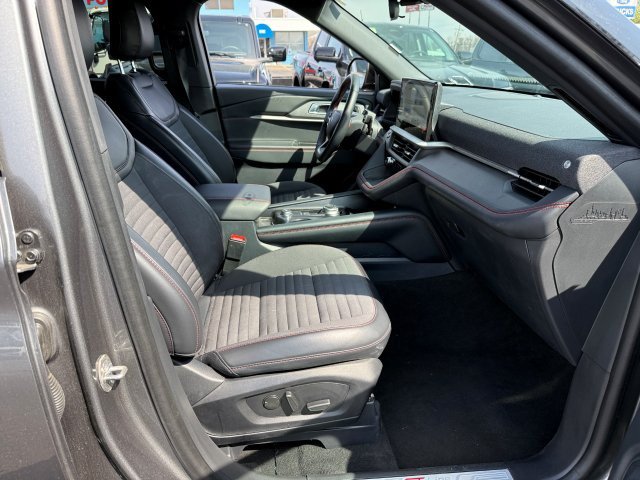 Used 2025 Ford Explorer ST-Line w/ ST-Line Street Pack AWD/4WD image 27