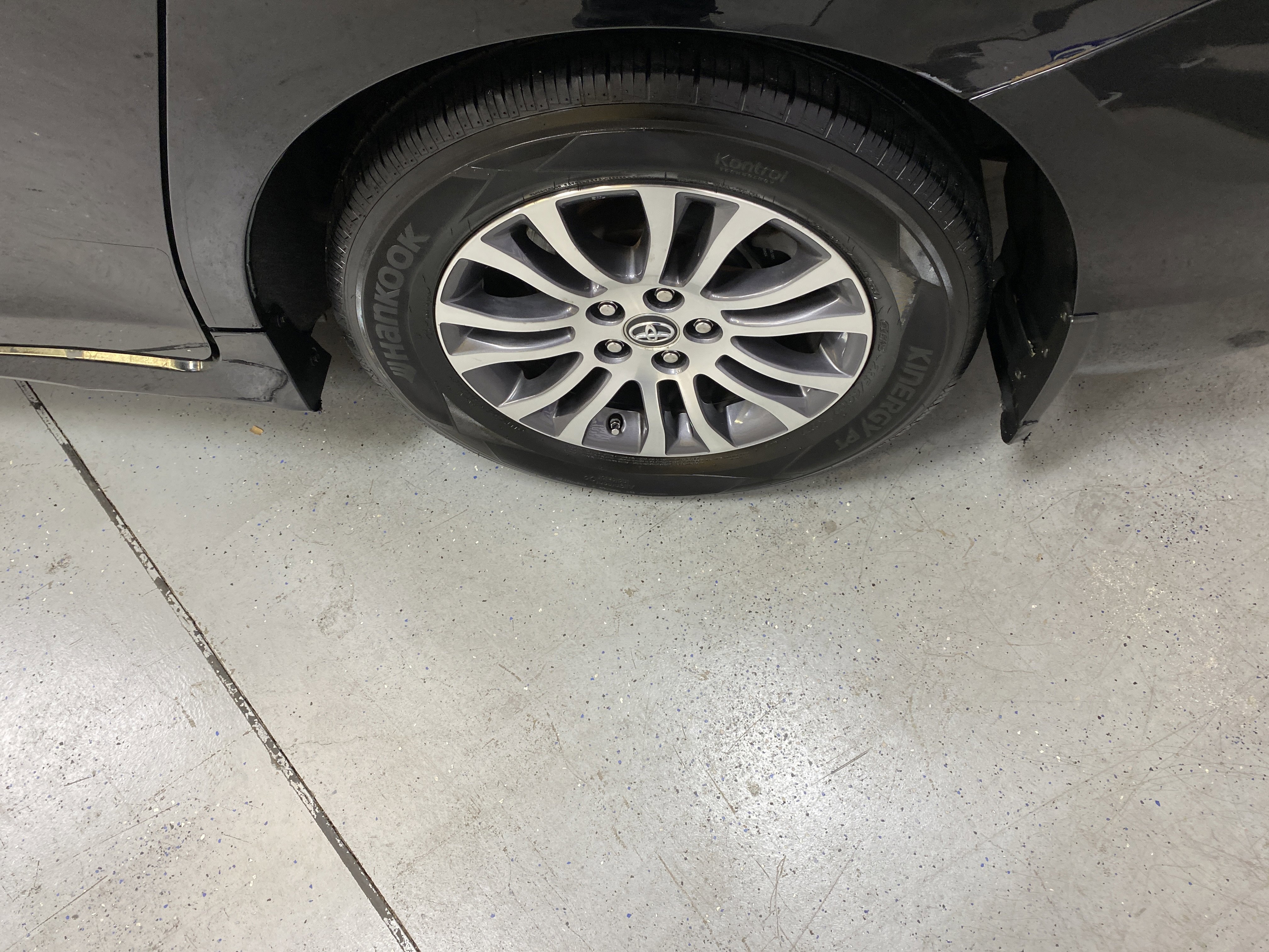 Used 2020 Toyota Sienna XLE w/ XLE Navigation Package image 12