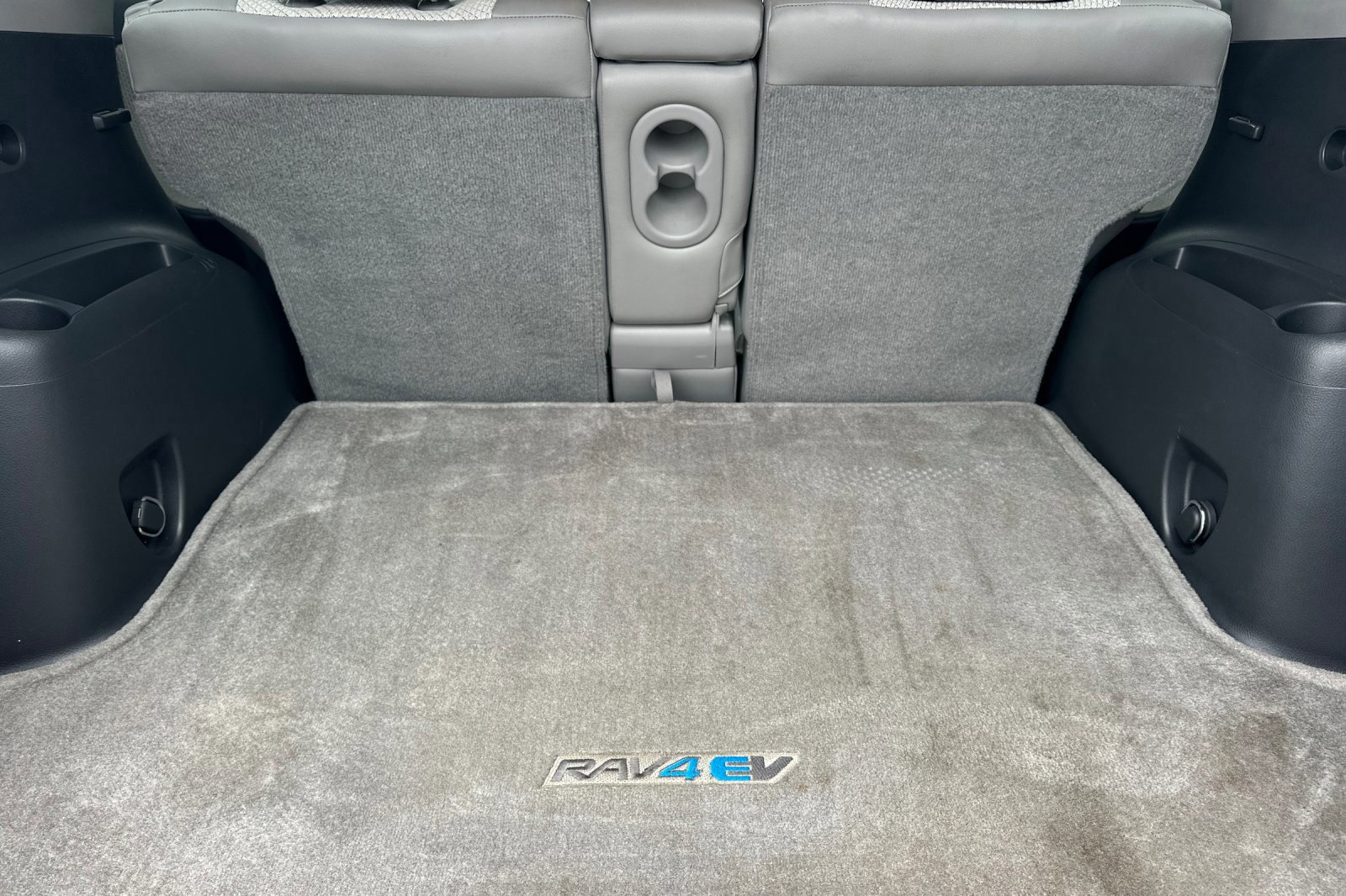 Used 2014 Toyota RAV4 EV image 15