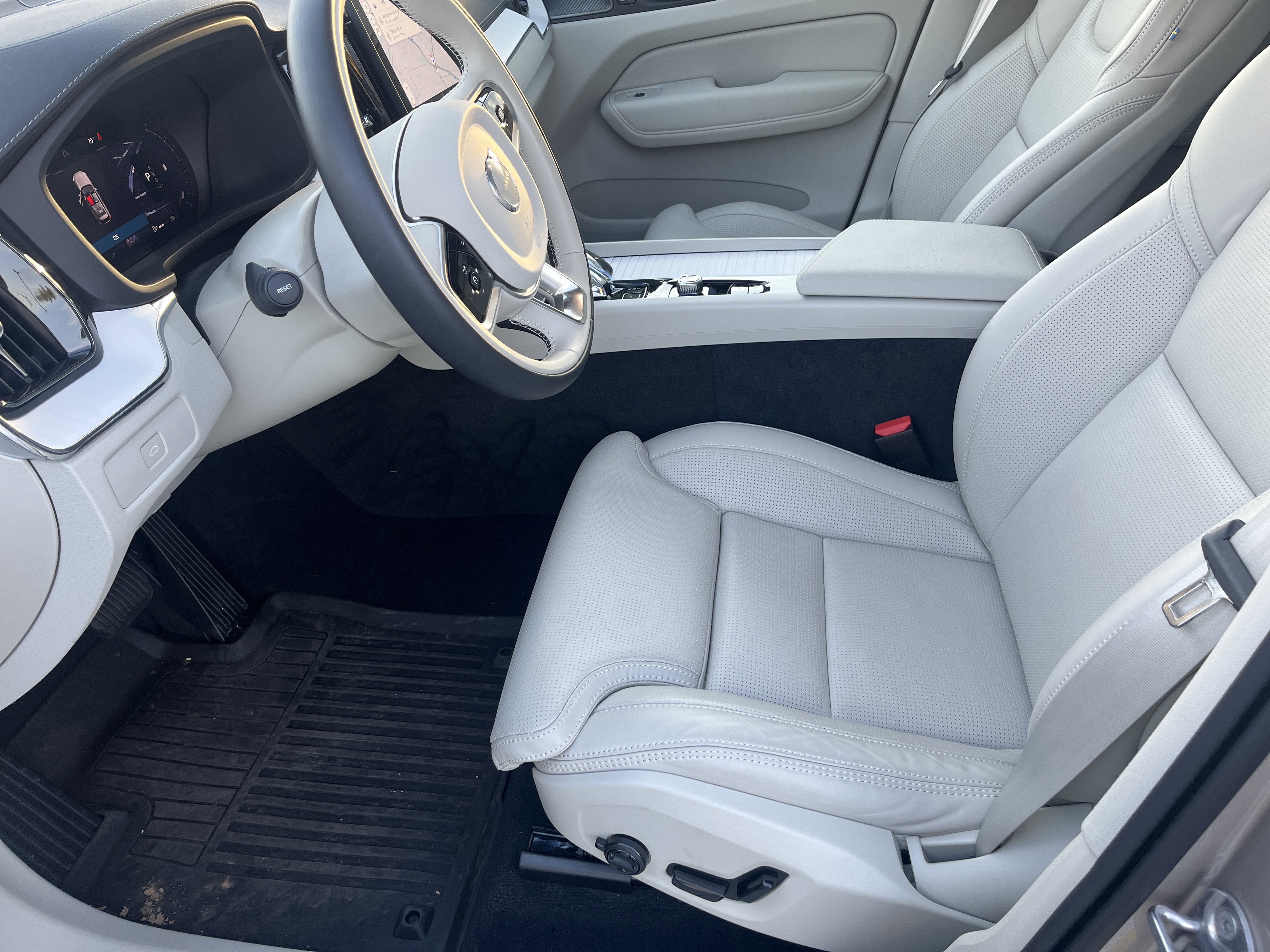 New 2026 Volvo XC60 B5 Ultra w/ Protection Package Premier image 20