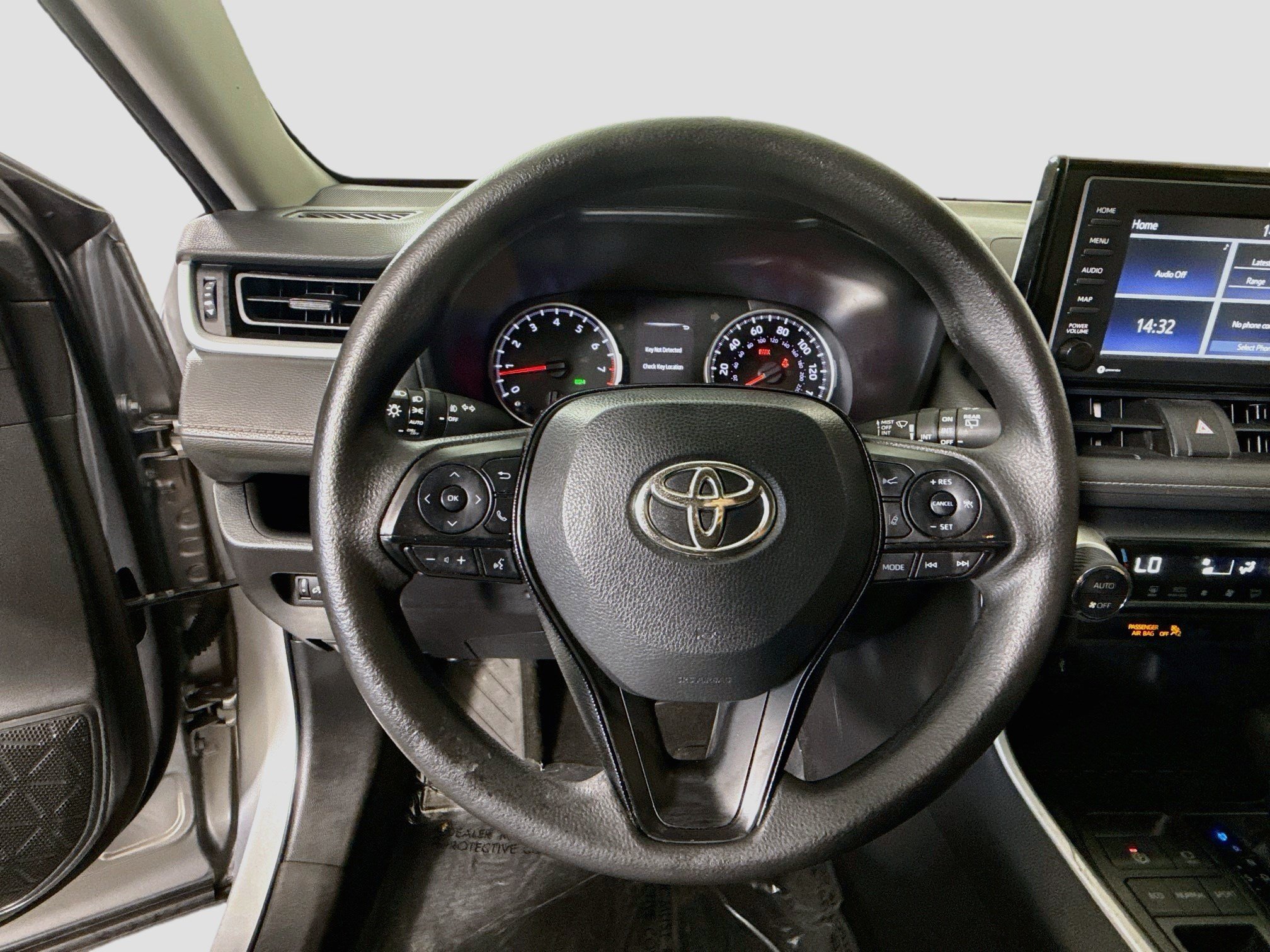 Used 2021 Toyota RAV4 XLE FWD image 13