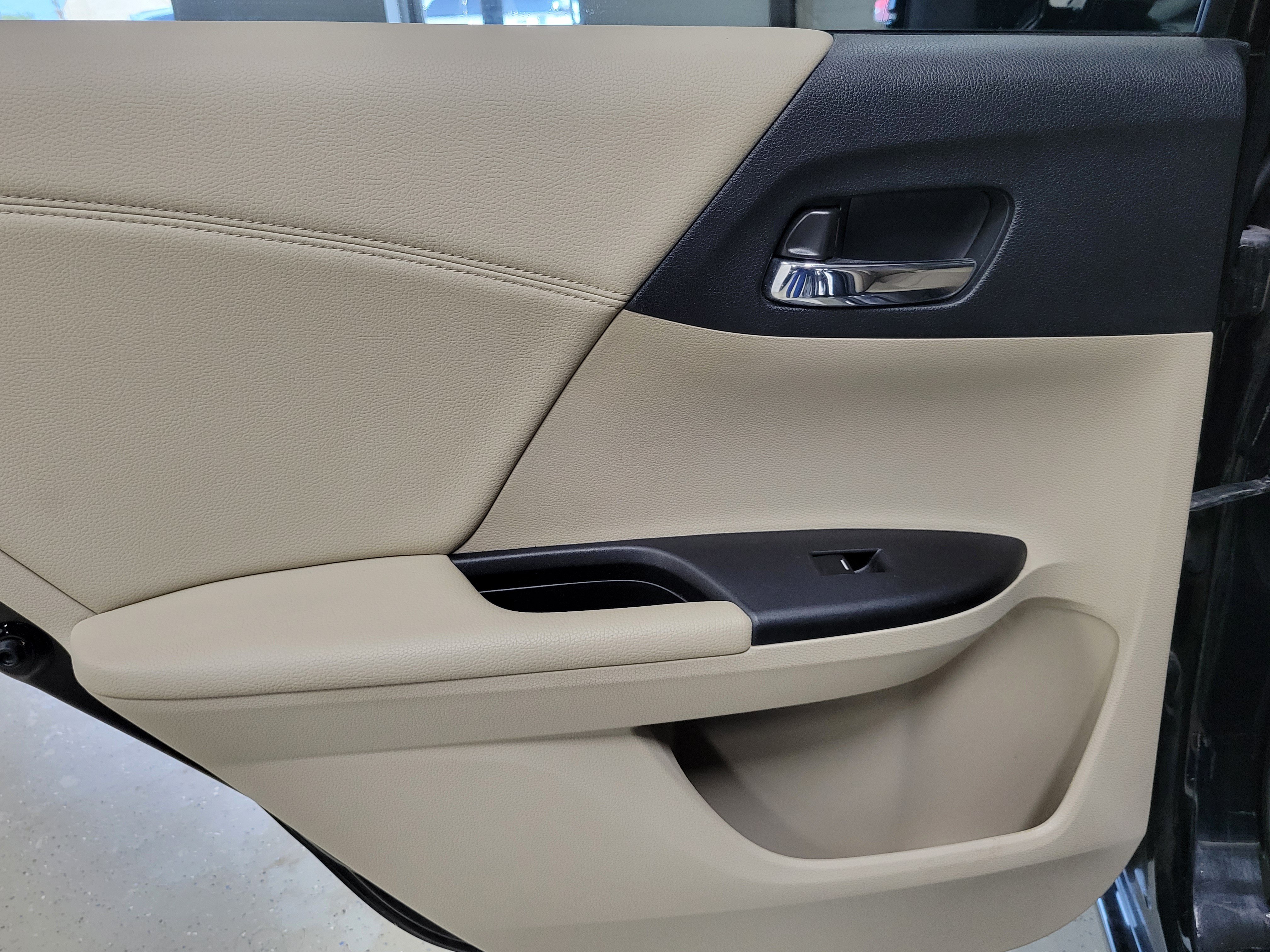 Used 2015 Honda Accord EX-L image 16