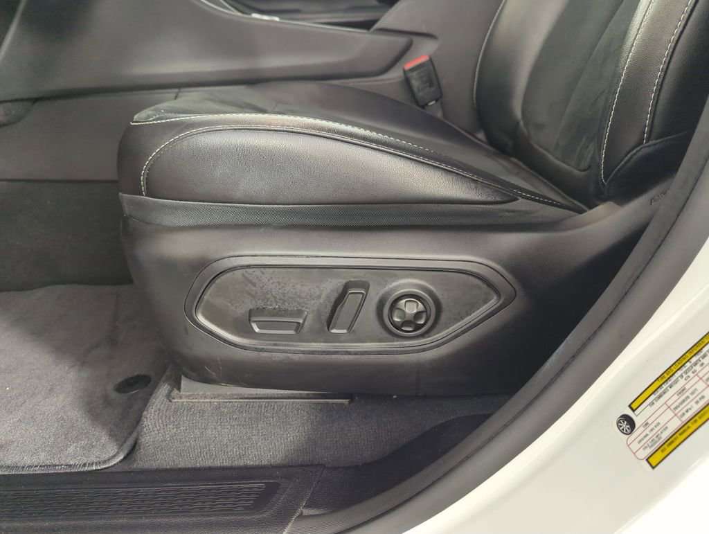 Used 2023 Jeep Grand Cherokee Altitude image 13