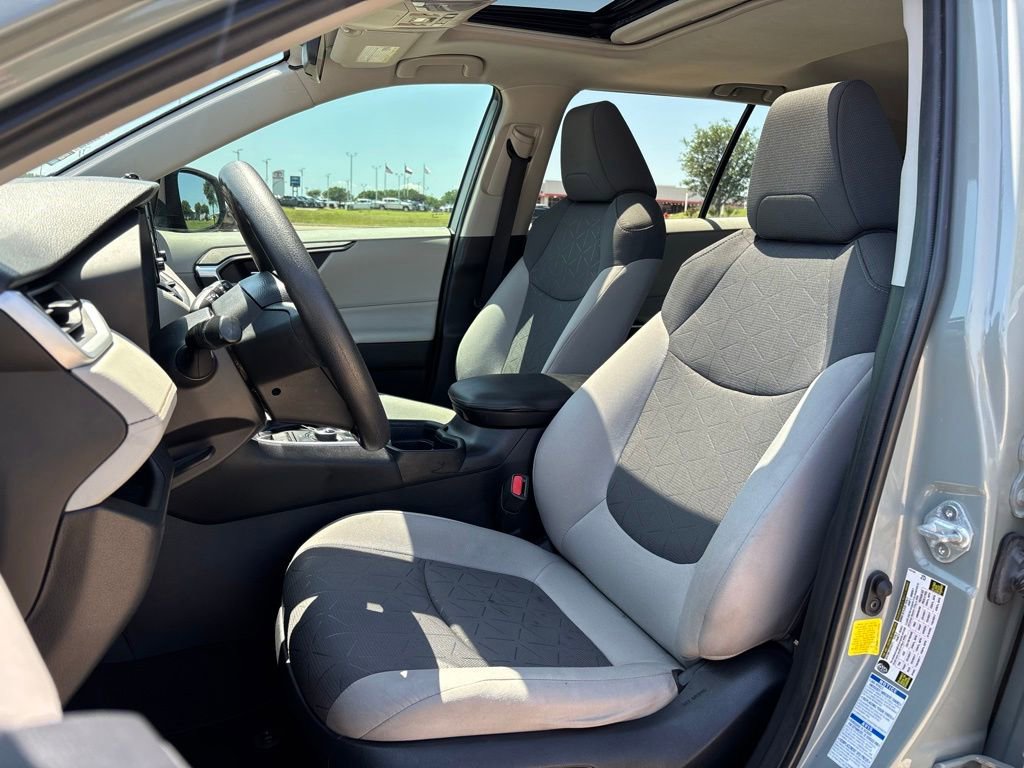 Used 2021 Toyota RAV4 XLE w/ Convenience Package AWD/4WD image 13
