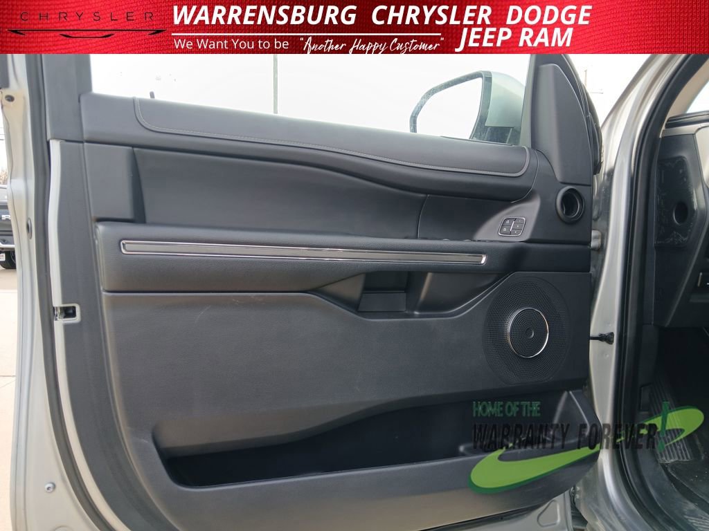 Used 2024 Ford Expedition XLT image 12