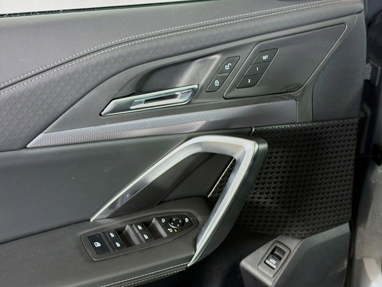 Used 2025 BMW X2 xDrive28i w/ M Sport Package image 20