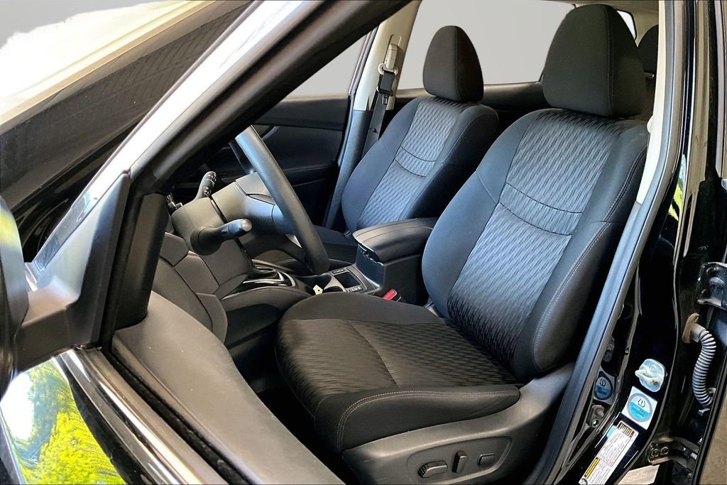 Used 2020 Nissan Rogue S AWD/4WD image 21