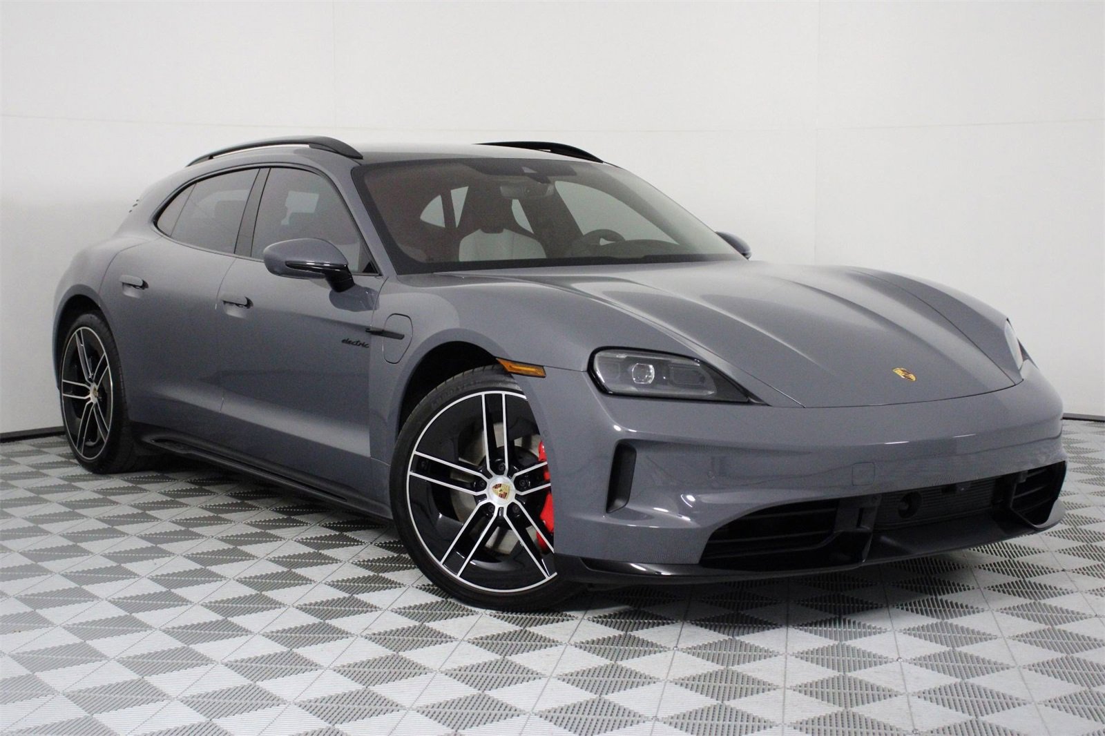 Used 2025 Porsche Taycan GTS image 9