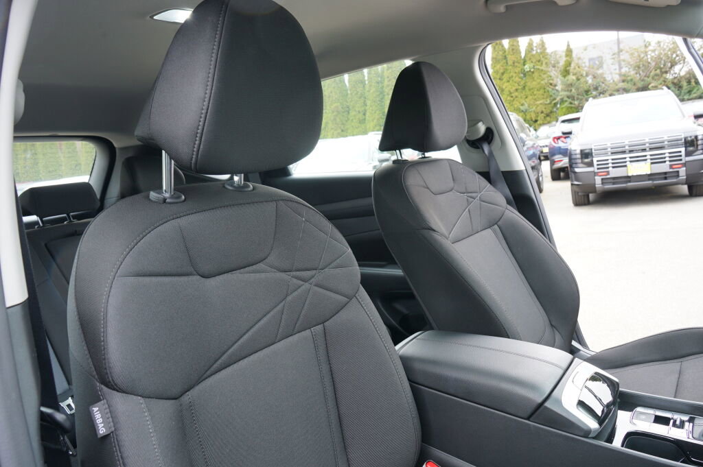 Certified 2025 Hyundai Tucson SE FWD image 22