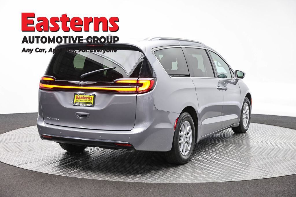 Used 2021 Chrysler Pacifica Touring-L FWD image 5