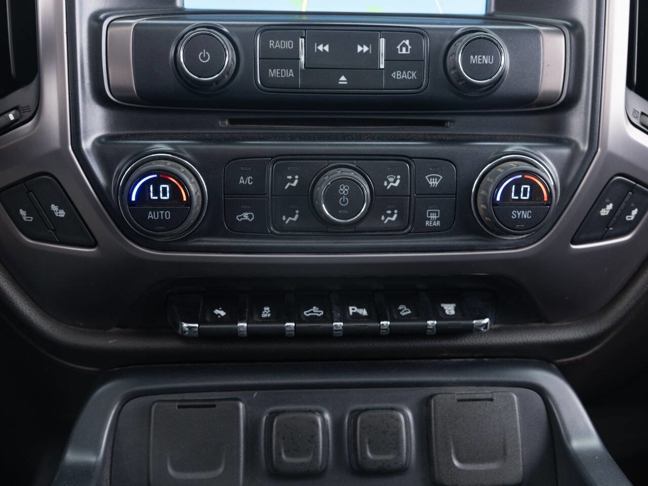 Used 2015 GMC Sierra 2500 SLT w/ Duramax Plus Package image 39