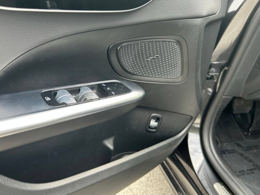 Used 2022 Mercedes-Benz C 300 Sedan w/ Advanced USB Package image 17