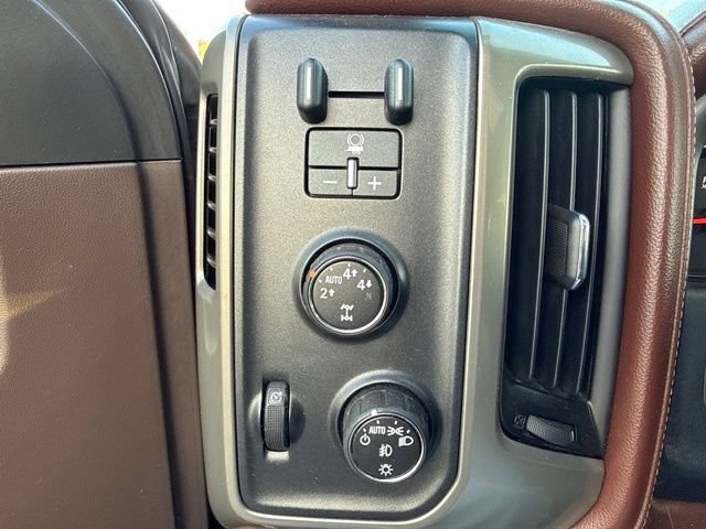 Used 2015 Chevrolet Silverado 1500 High Country w/ High Country Premium Package AWD/4WD image 16
