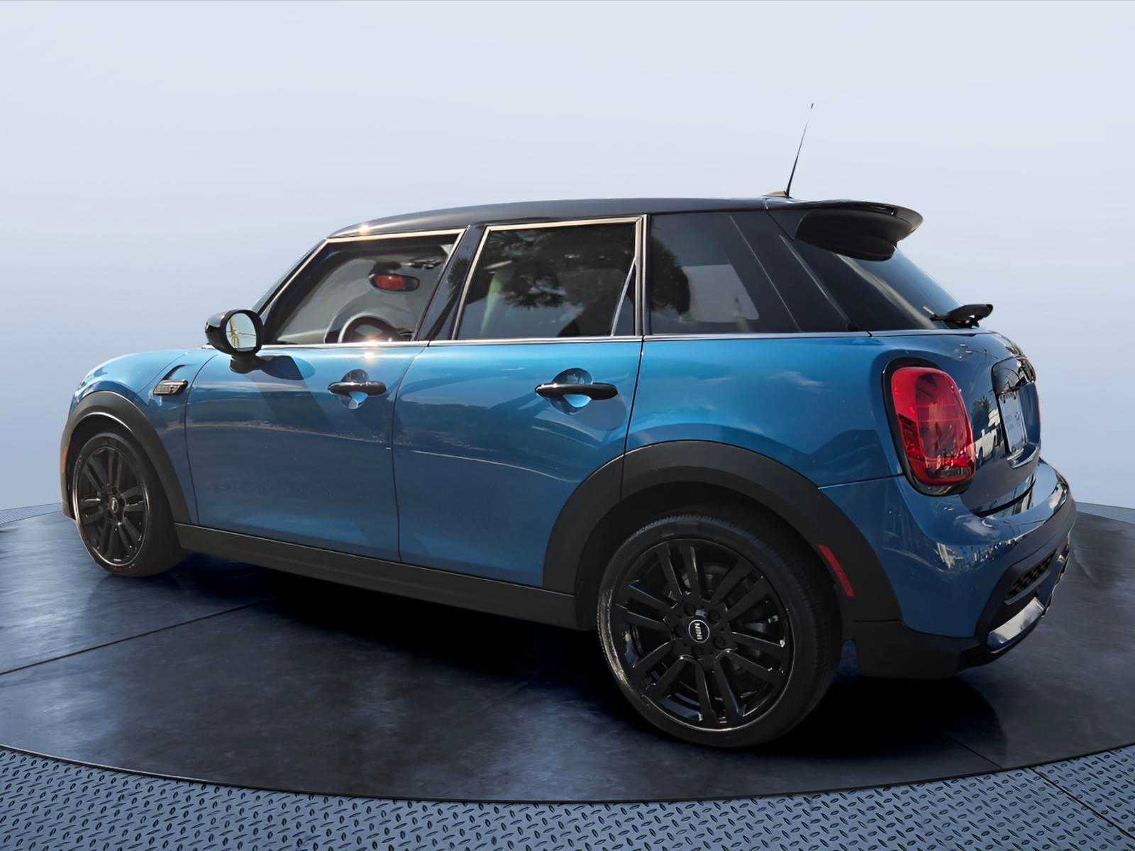 Certified 2024 MINI Cooper S FWD image 4