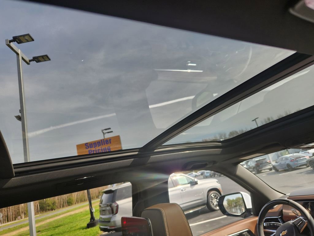 New 2026 Chevrolet Suburban High Country image 11