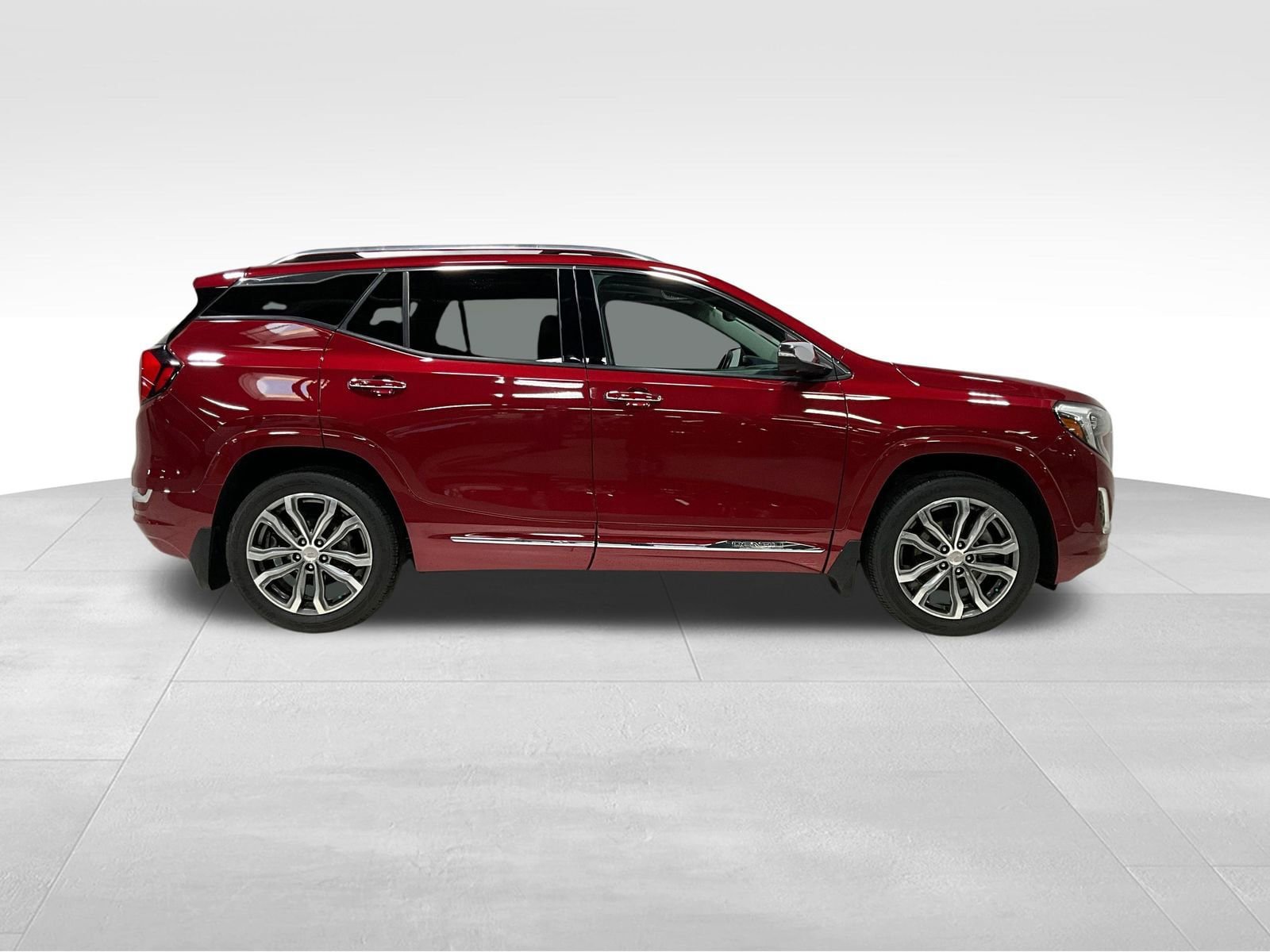 Used 2020 GMC Terrain Denali w/ GMC Pro Grade Package AWD/4WD image 3