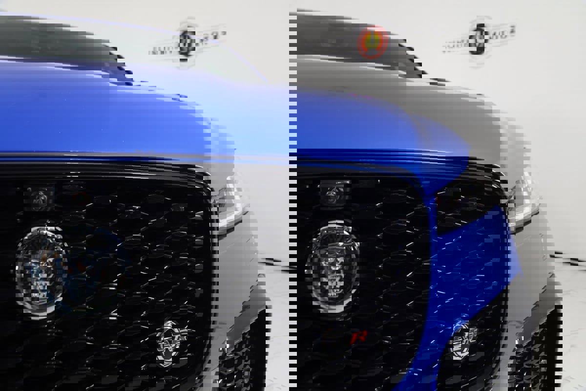 Used 2024 Jaguar F-PACE SVR image 28