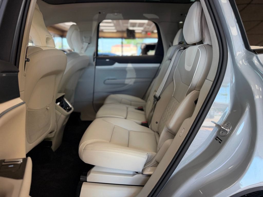 Used 2025 Volvo EX90 Plus AWD/4WD image 17