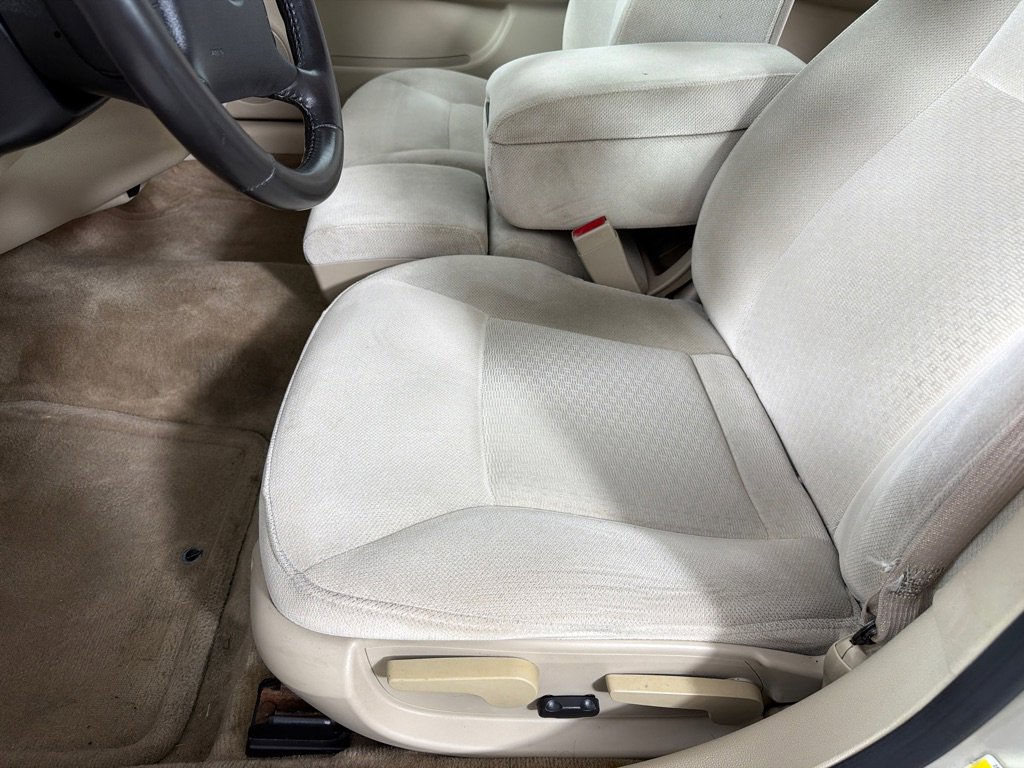 Used 2010 Chevrolet Impala LT FWD image 11