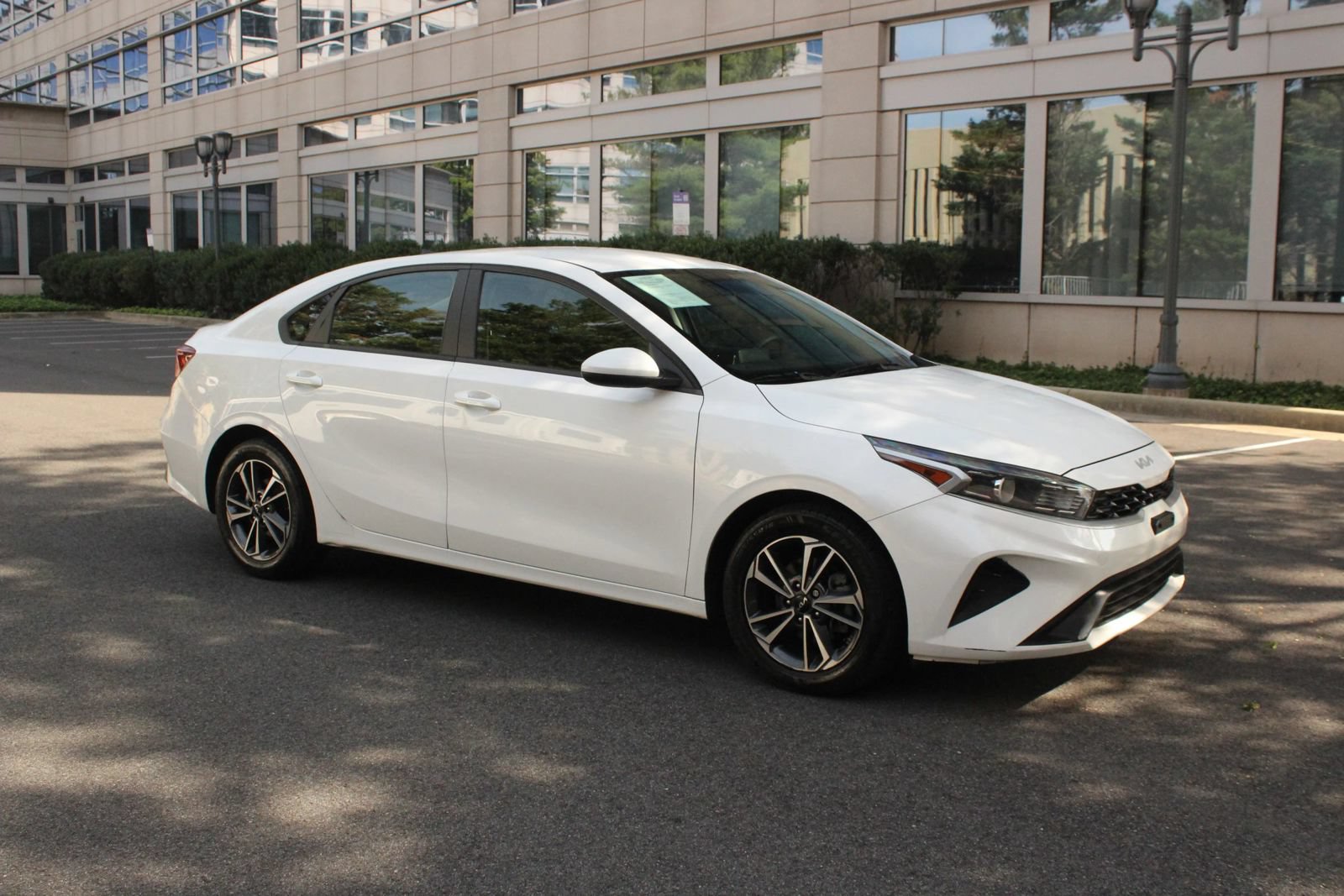 Used 2022 Kia Forte LXS FWD image 2