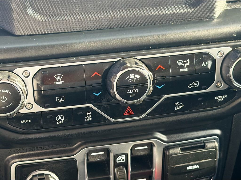 Used 2020 Jeep Wrangler Unlimited Sahara image 23