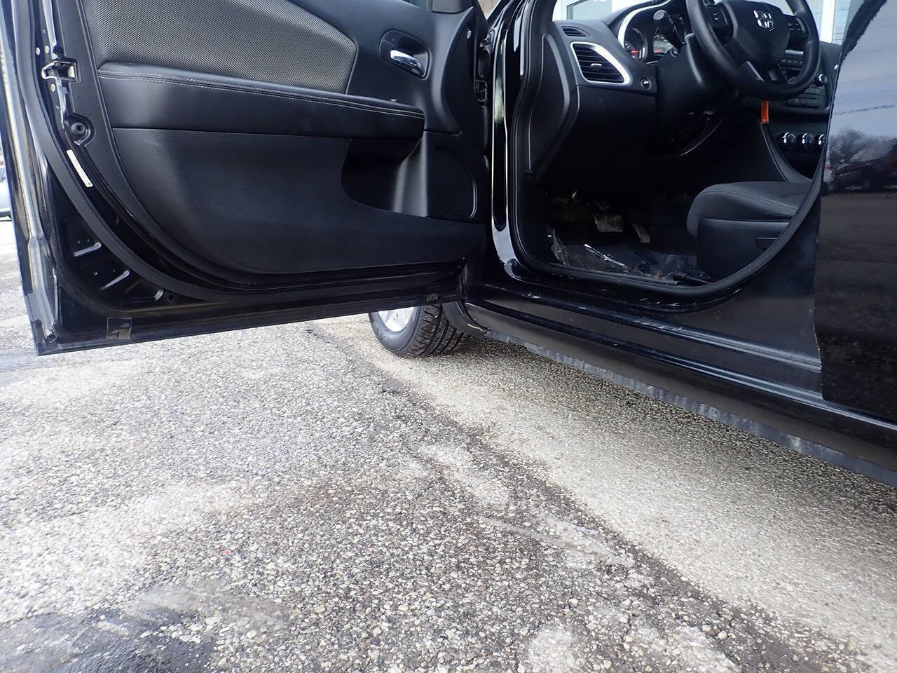 Used 2013 Dodge Avenger SE FWD image 10