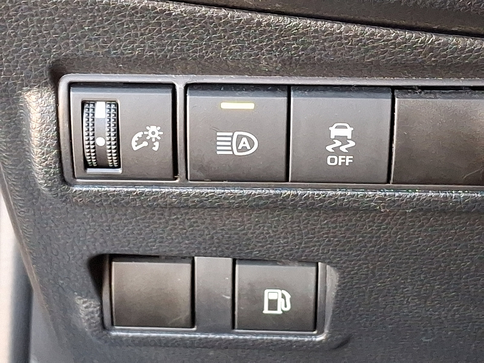 Used 2024 Toyota Corolla Cross AWD Hybrid image 25