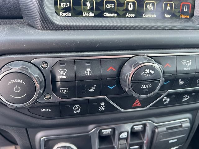 Used 2018 Jeep Wrangler Unlimited Sahara AWD/4WD image 7