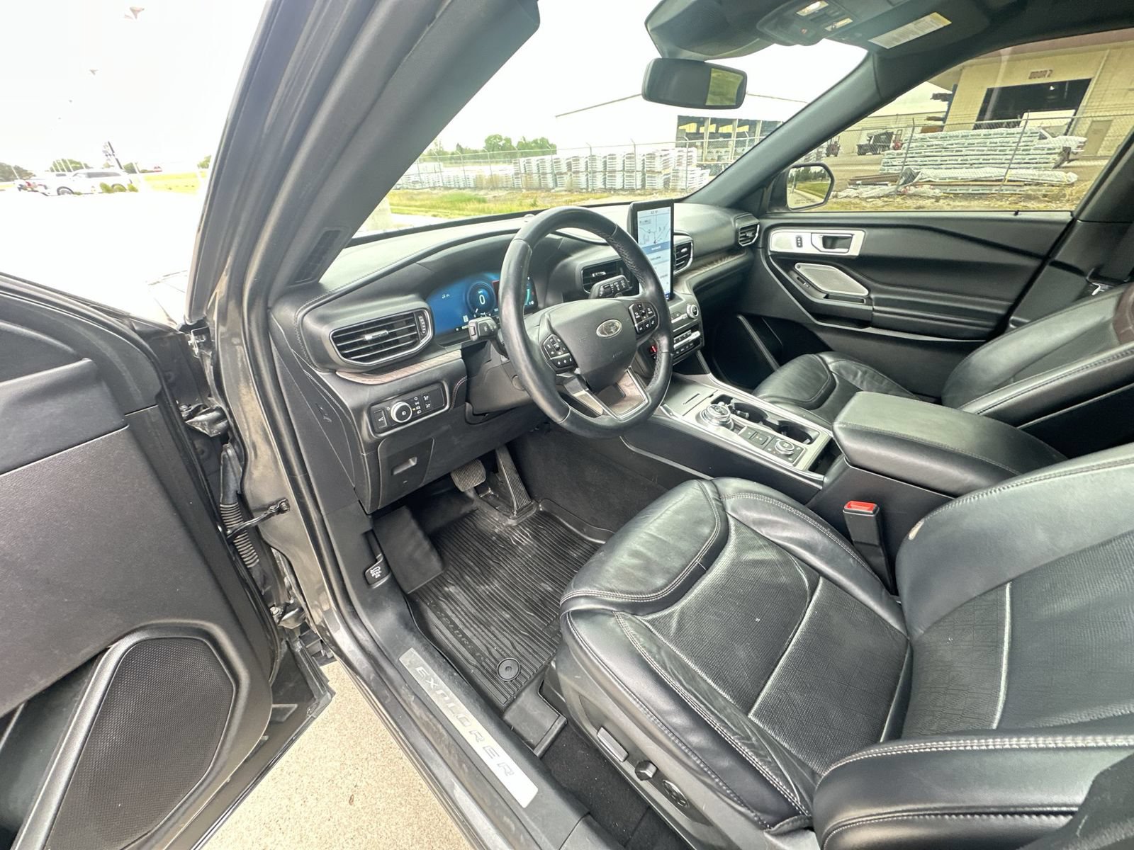 Used 2020 Ford Explorer Platinum w/ Premium Technology Package AWD/4WD image 10