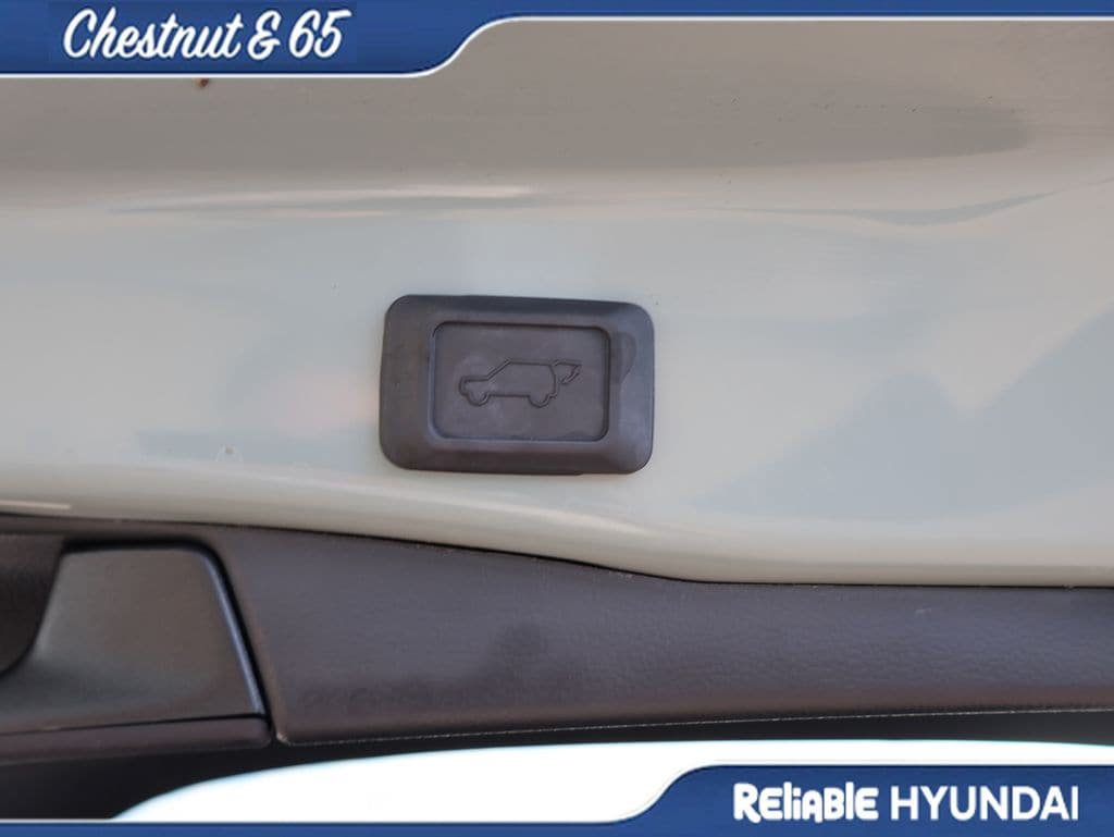 Used 2022 Toyota RAV4 XLE Premium AWD/4WD image 16