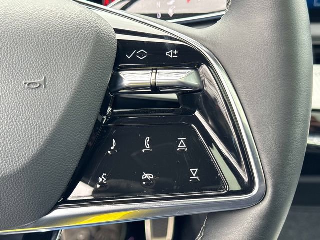 Certified 2025 Cadillac Optiq Sport 2 image 25