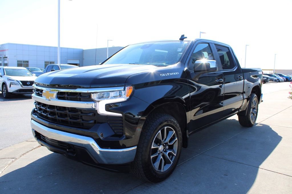 Used 2023 Chevrolet Silverado 1500 LT image 3