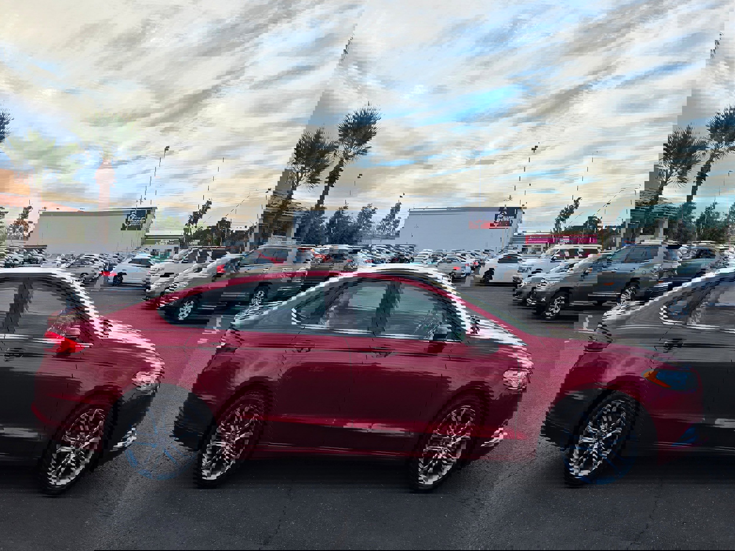 Used 2017 Ford Fusion SE w/ Equipment Group 201A image 6