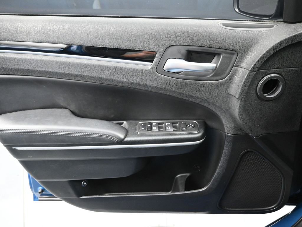 Used 2023 Chrysler 300 Touring w/ Sport Appearance Package image 21