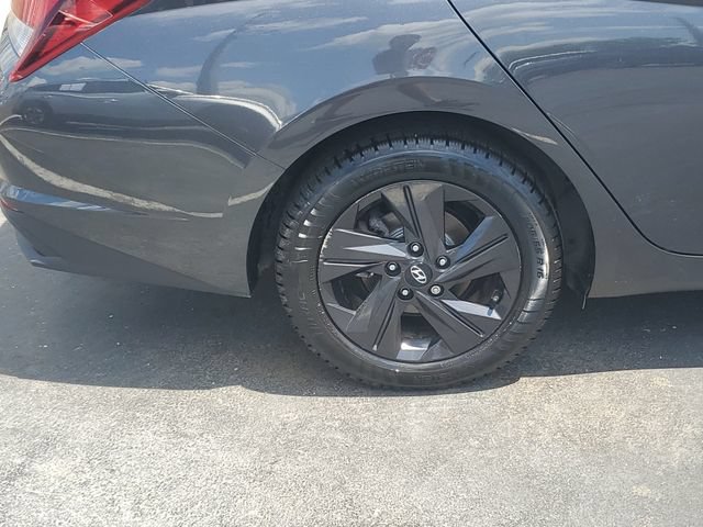 Used 2022 Hyundai Elantra SEL w/ Preferred Accessory Package FWD image 5