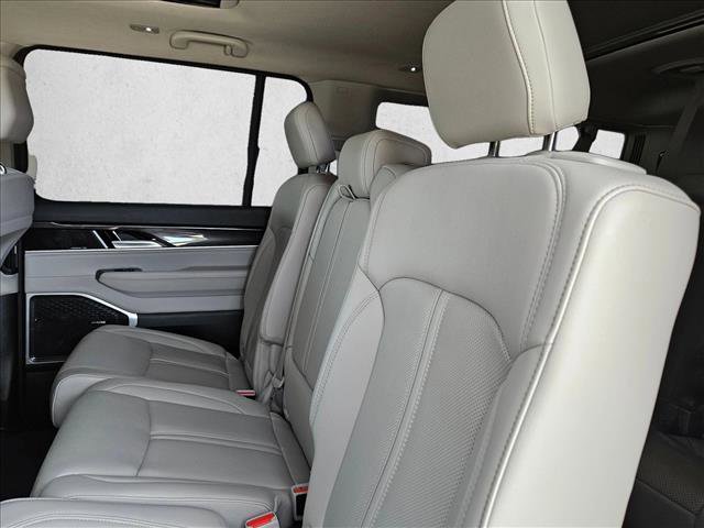 Used 2024 Jeep Wagoneer L 4WD w/ Premium Group I image 19