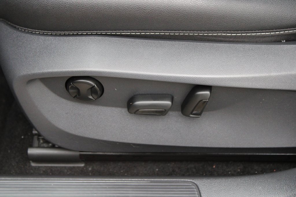 Certified 2022 Volkswagen Taos SEL image 10